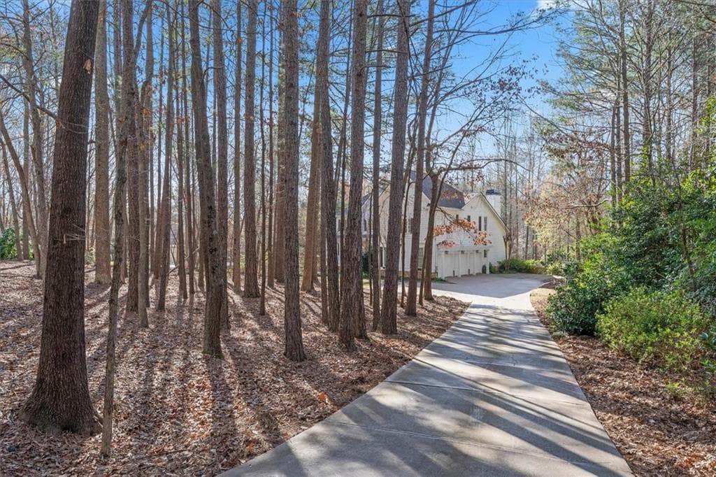 6 bedroom, 5 bathroom, 5,230 sq ft single family residence for sale at 103 Smith Forest Lane, Alpharetta, GA 30004 — photo 5
