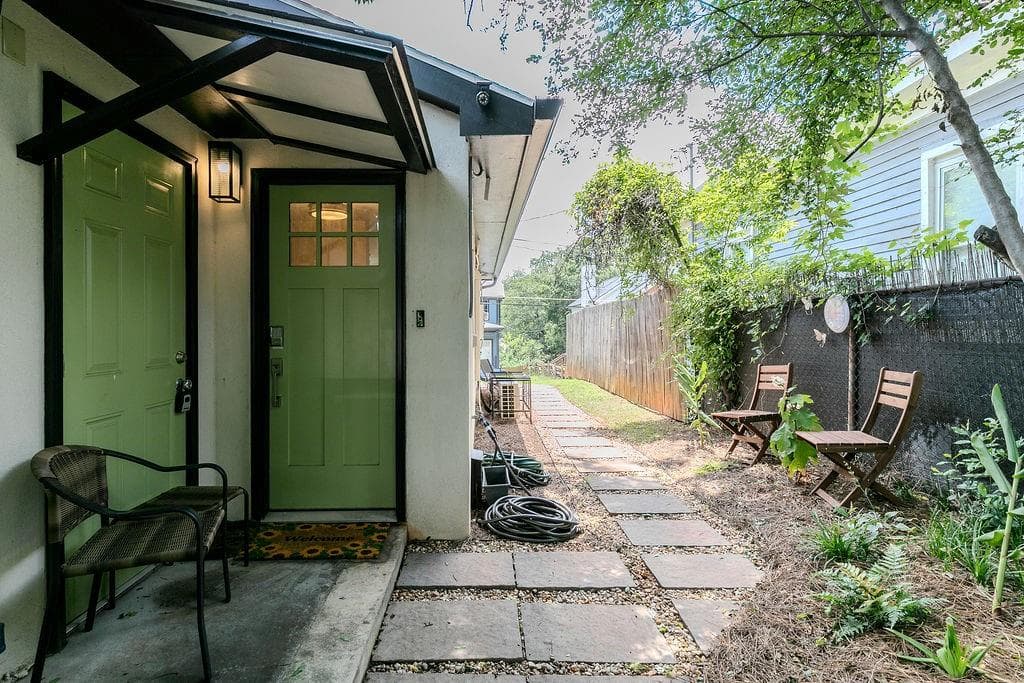 2 bedroom, 1 bathroom, 572 sq ft duplex for rent at 150 South Avenue 1, Atlanta, GA 30315 for $2,350 a month — photo 1 of 23