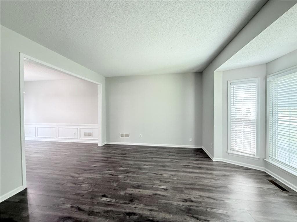 4 bedroom, 3 bathroom, 2,378 sq ft single family residence for rent at 175 Sessingham Lane, Alpharetta, GA 30005 for $2,650 a month — photo 3