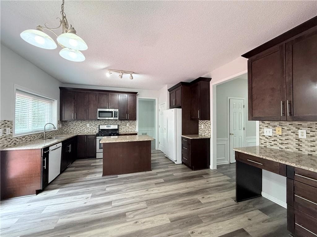 4 bedroom, 3 bathroom, 2,378 sq ft single family residence for rent at 175 Sessingham Lane, Alpharetta, GA 30005 for $2,650 a month — photo 7