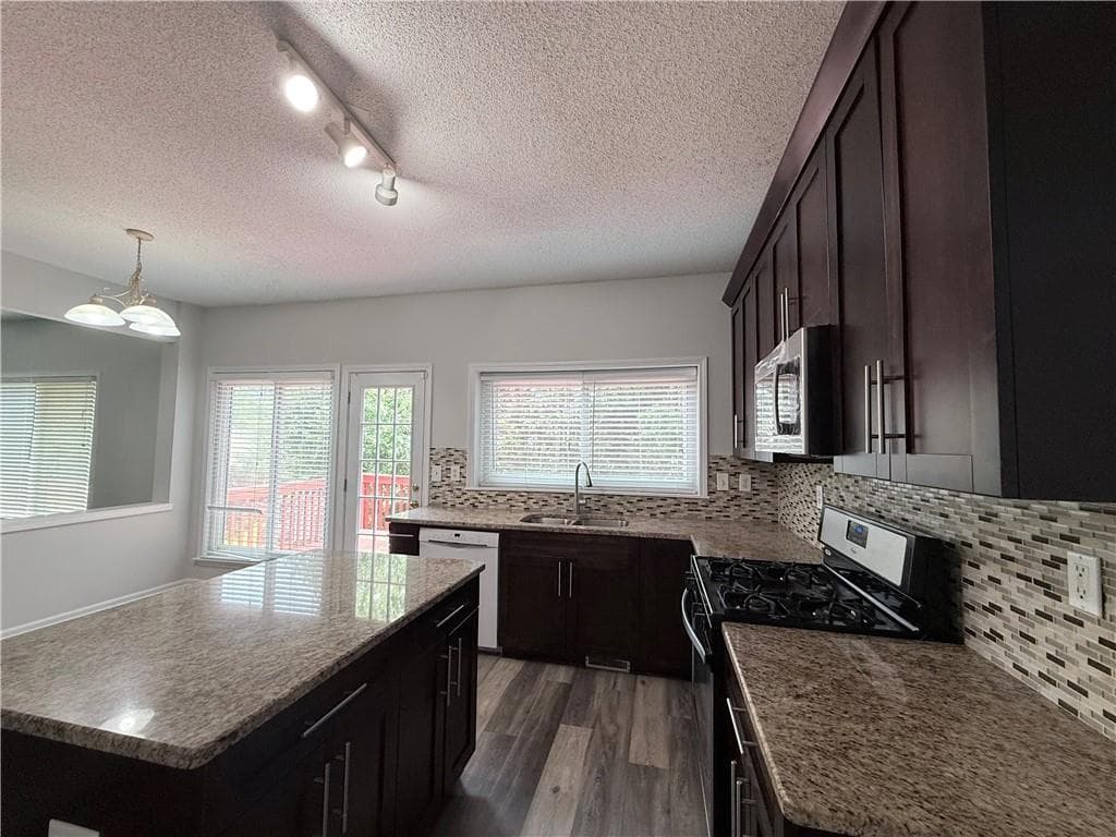 4 bedroom, 3 bathroom, 2,378 sq ft single family residence for rent at 175 Sessingham Lane, Alpharetta, GA 30005 for $2,650 a month — photo 9