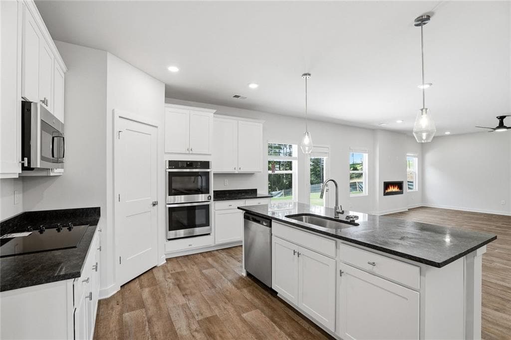 4 bedroom, 3 bathroom, 2,700 sq ft single family residence under contract at 344 Jarrett Streets, Fairburn, GA 30213 — photo 8