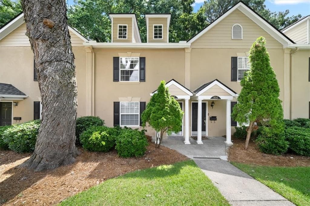 2 bedroom, 3 bathroom, 1,200 sq ft townhouse sold at 803 Brighton Point, Atlanta, GA 30328