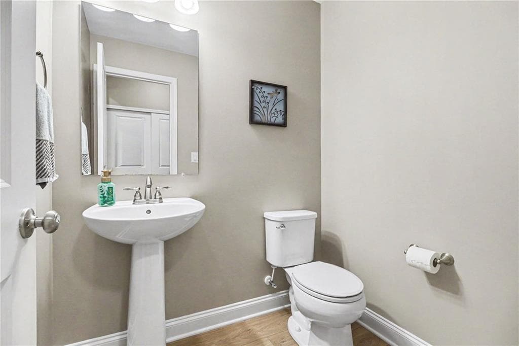 5 bedroom, 4 bathroom, 2,676 sq ft single family residence for sale at 1935 Bromwick Court, Cumming, GA 30040 — photo 9