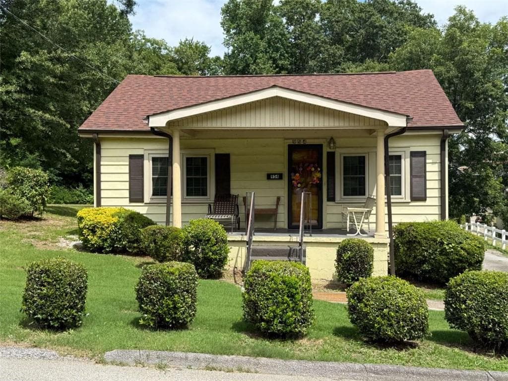 3 bedroom, 2 bathroom, 1,296 sq ft single family residence for sale at 954 Bryant Street, Conyers, GA 30012 — photo 2