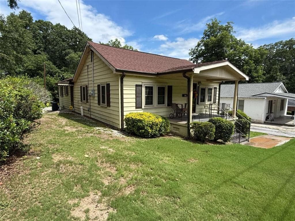 3 bedroom, 2 bathroom, 1,296 sq ft single family residence for sale at 954 Bryant Street, Conyers, GA 30012 — photo 4