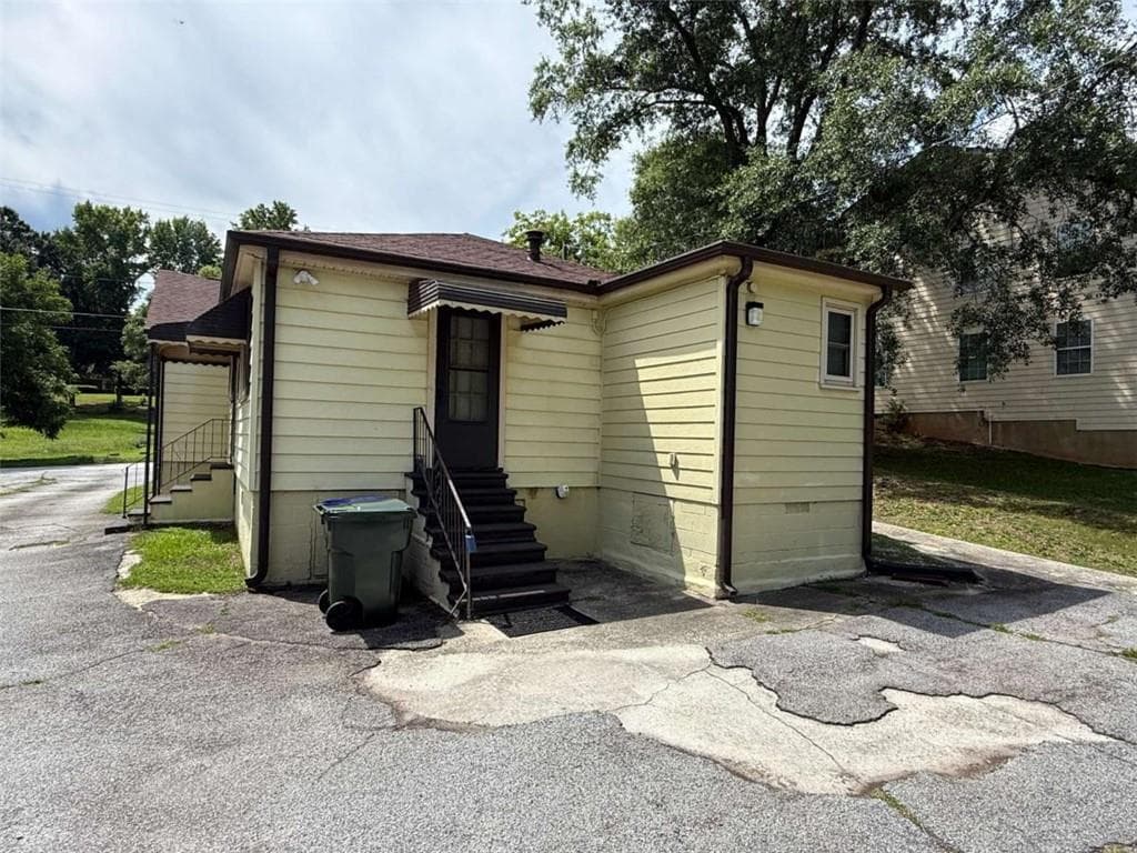 3 bedroom, 2 bathroom, 1,296 sq ft single family residence for sale at 954 Bryant Street, Conyers, GA 30012 — photo 5