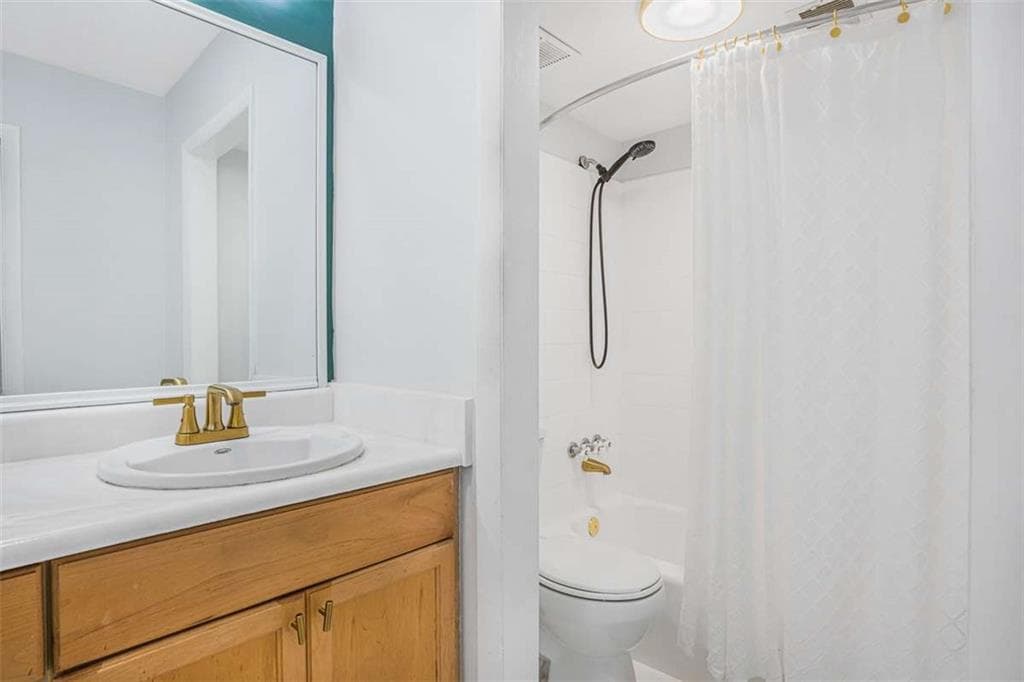 1 bedroom, 1 bathroom, 540 sq ft condominium for sale at 1150 Collier Road 25D, Atlanta, GA 30318 — photo 2