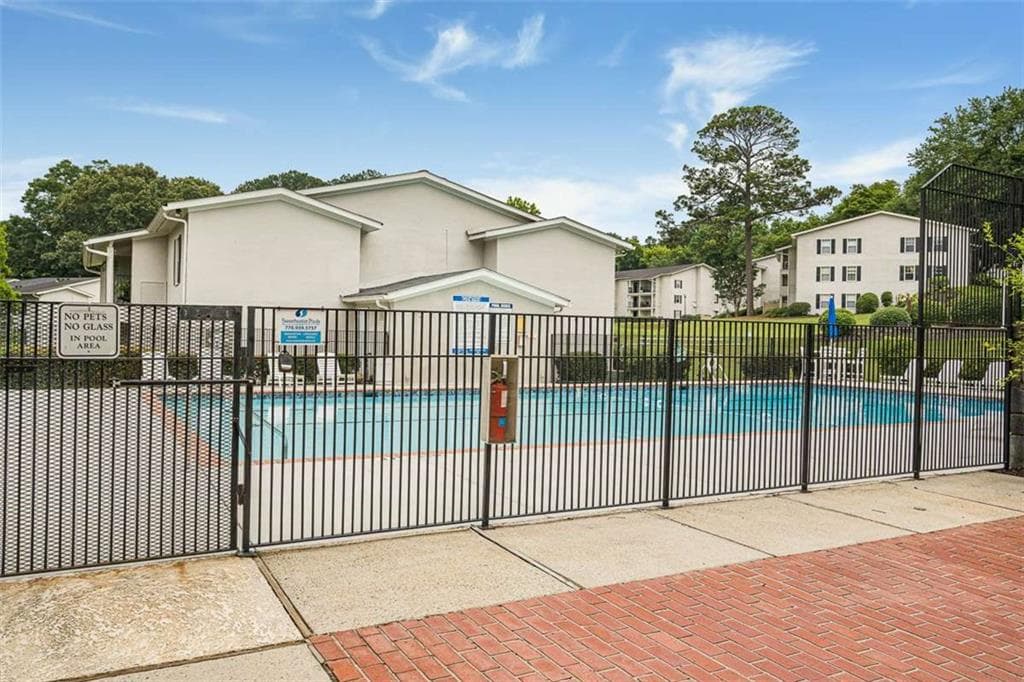 1 bedroom, 1 bathroom, 540 sq ft condominium for sale at 1150 Collier Road 25D, Atlanta, GA 30318 — photo 8