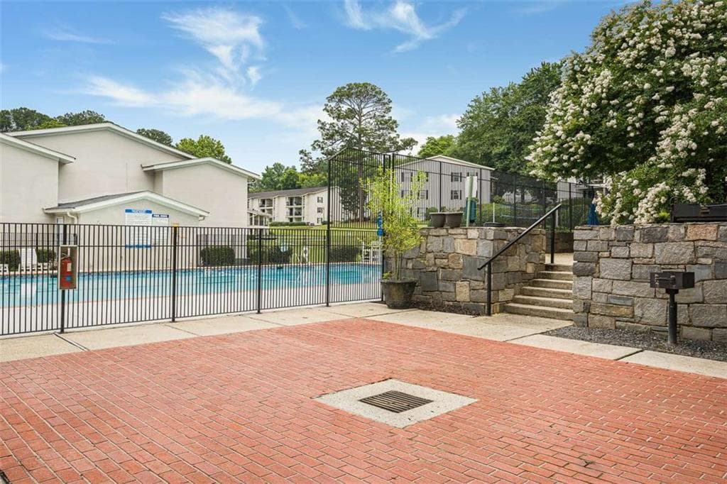 1 bedroom, 1 bathroom, 540 sq ft condominium for sale at 1150 Collier Road 25D, Atlanta, GA 30318 — photo 9