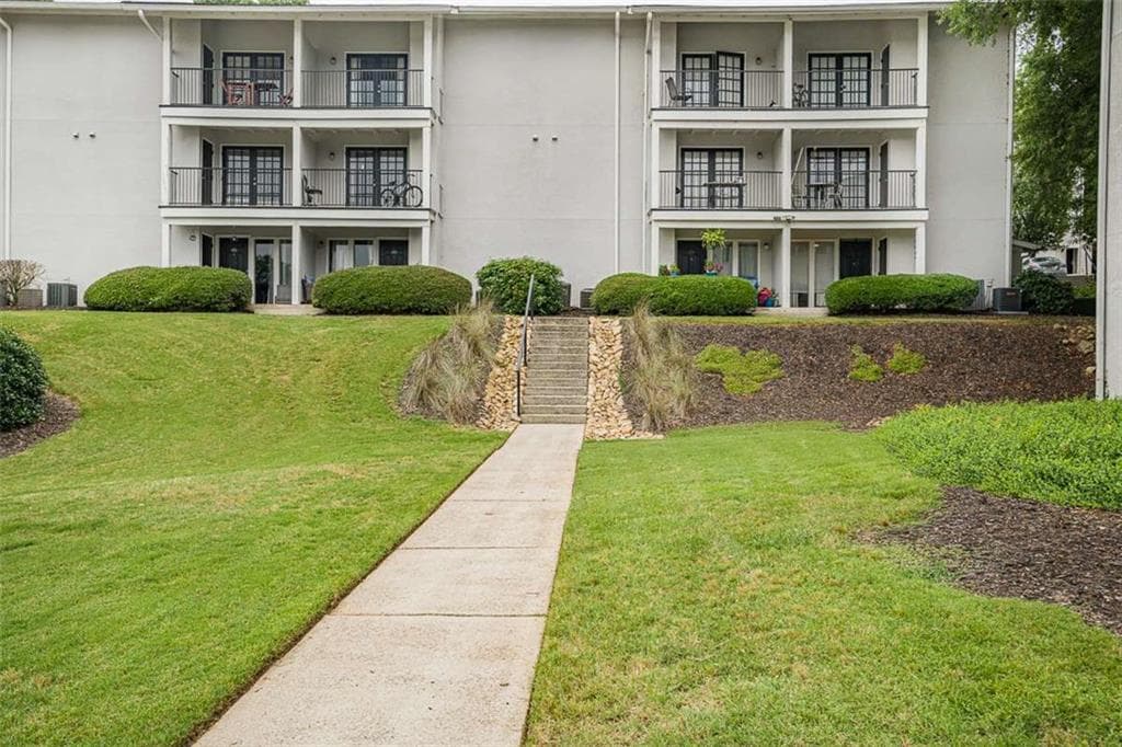 1 bedroom, 1 bathroom, 540 sq ft condominium for sale at 1150 Collier Road 25D, Atlanta, GA 30318 — photo 10
