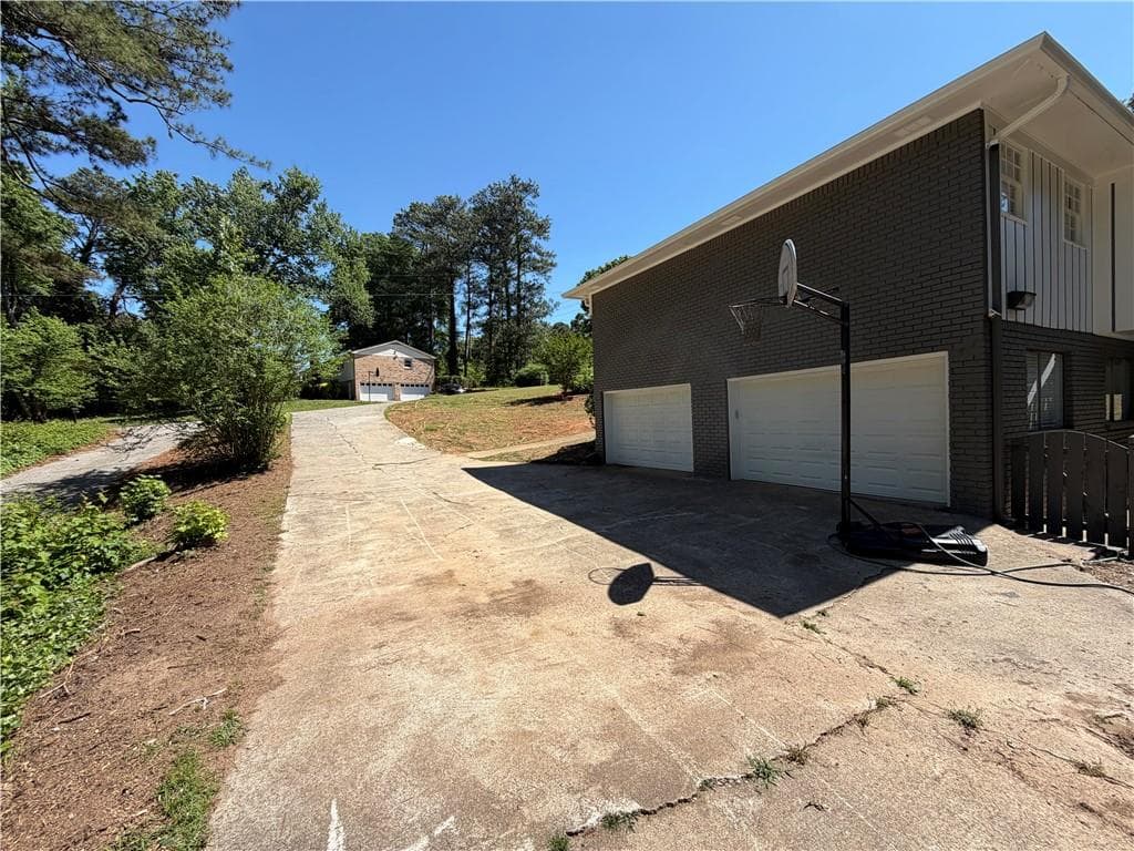 5 bedroom, 3 bathroom, 3,856 sq ft single family residence for rent at 3336 Camelot Drive, Marietta, GA 30062 for $5,500 a month — photo 4