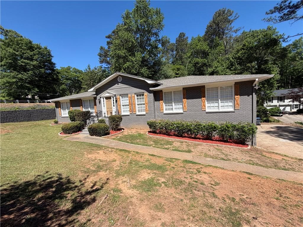 5 bedroom, 3 bathroom, 3,856 sq ft single family residence for rent at 3336 Camelot Drive, Marietta, GA 30062 for $5,500 a month — photo 3