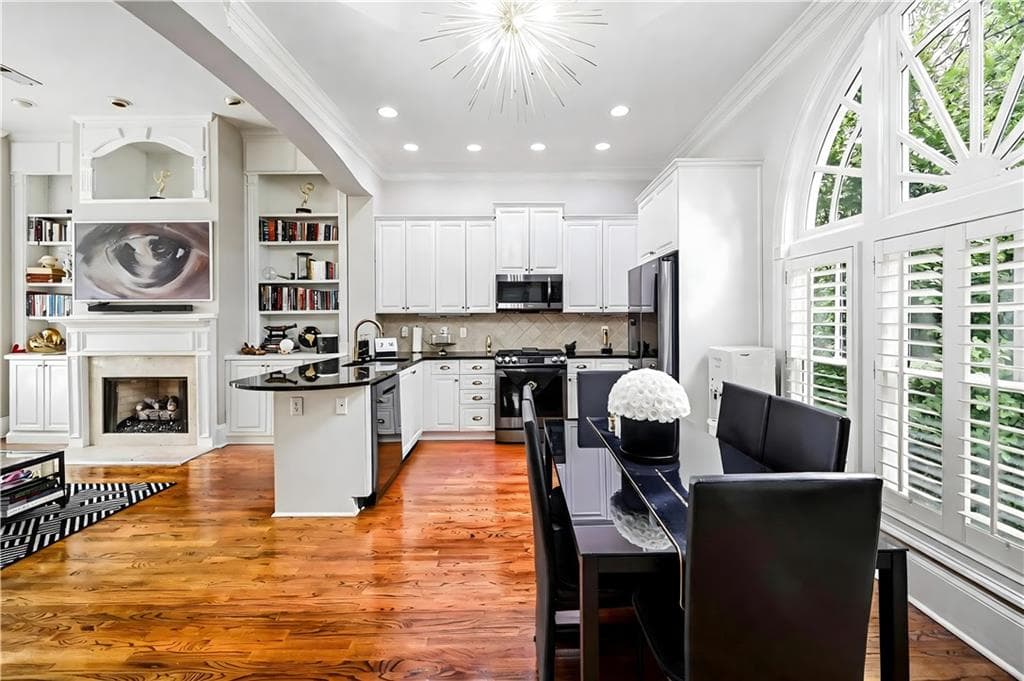 2 bedroom, 3 bathroom, 1,910 sq ft townhouse for sale at 3541 Roswell Road 11, Atlanta, GA 30305 — photo 5