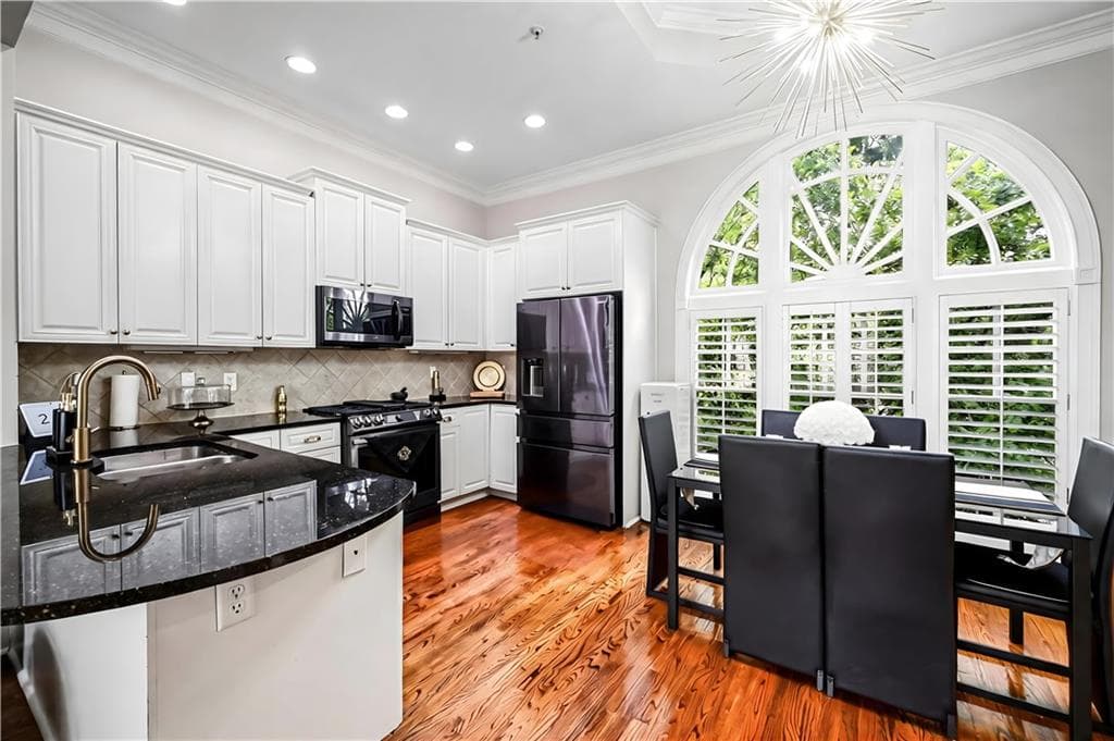 2 bedroom, 3 bathroom, 1,910 sq ft townhouse for sale at 3541 Roswell Road 11, Atlanta, GA 30305 — photo 7