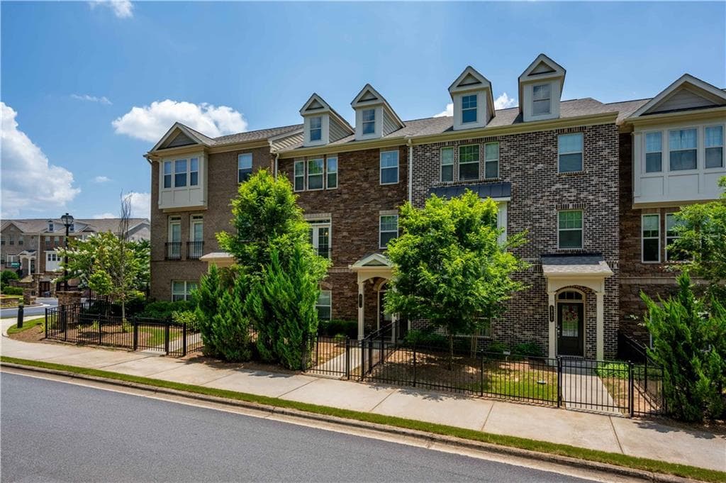 4 bedroom, 4 bathroom, 2,178 sq ft townhouse for rent at 5921 Terrace Bend Way, Peachtree Corners, GA 30092 for $3,500 a month — photo 2