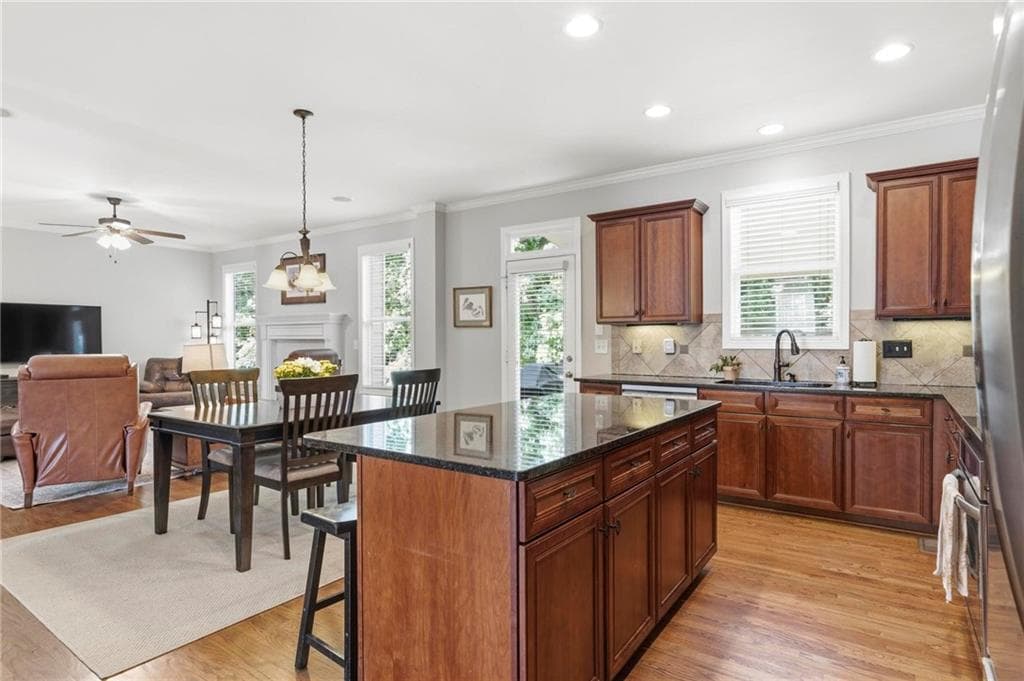 5 bedroom, 5 bathroom, 4,292 sq ft single family residence under contract at 4965 Maristone Landing Way, Cumming, GA 30040 — photo 3