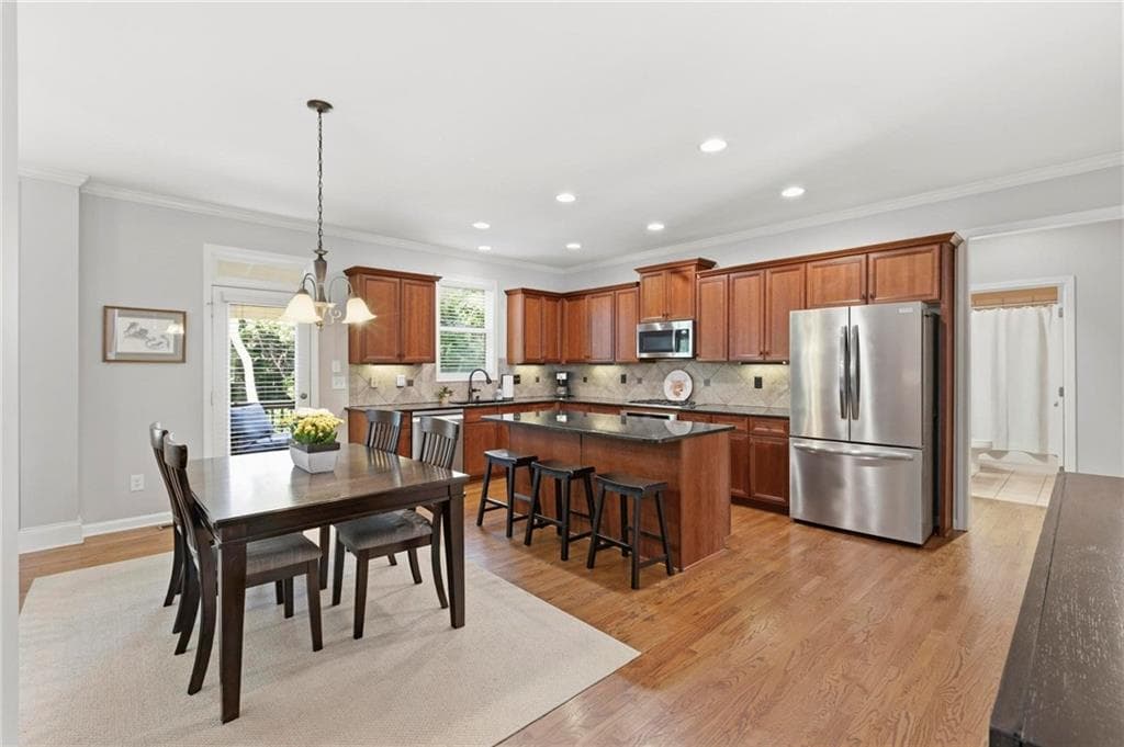 5 bedroom, 5 bathroom, 4,292 sq ft single family residence under contract at 4965 Maristone Landing Way, Cumming, GA 30040 — photo 2