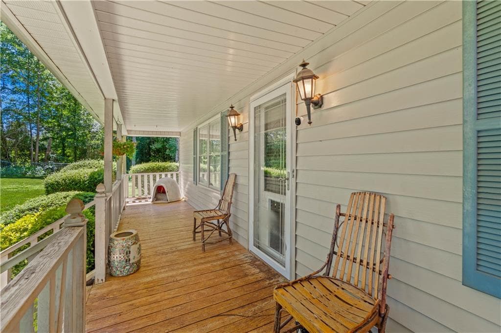 3 bedroom, 2 bathroom, 1,589 sq ft single family residence for sale at 3880 Tanners Mill Road, Gainesville, GA 30507 — photo 8
