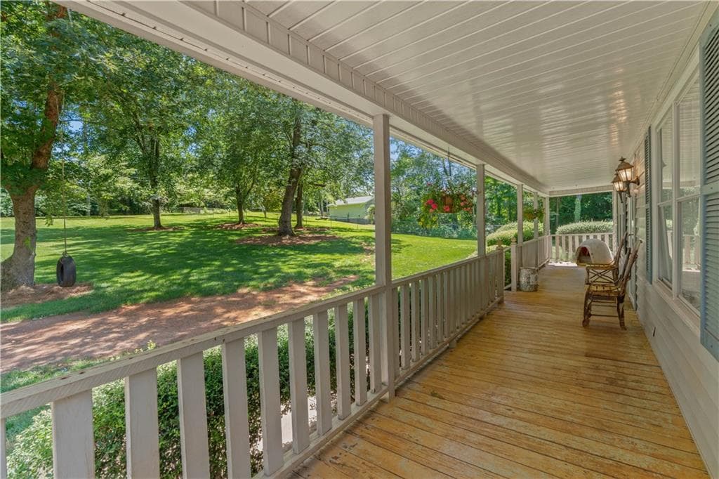 3 bedroom, 2 bathroom, 1,589 sq ft single family residence for sale at 3880 Tanners Mill Road, Gainesville, GA 30507 — photo 7