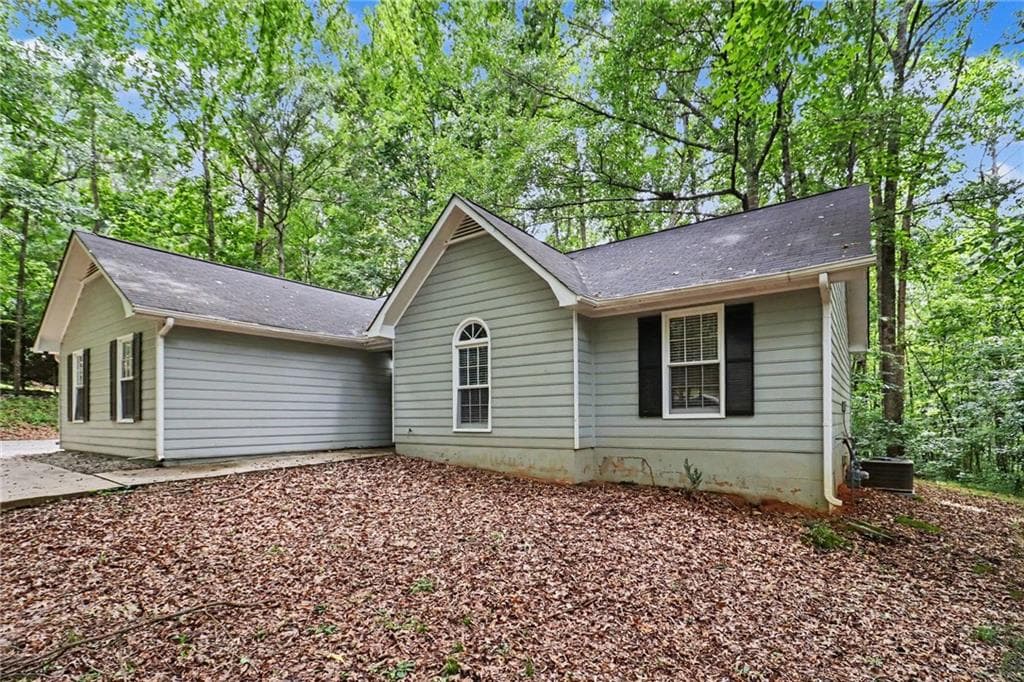 3 bedroom, 2 bathroom, 1,412 sq ft single family residence for sale at 160 Vineyards Drive, Newnan, GA 30265 — photo 2