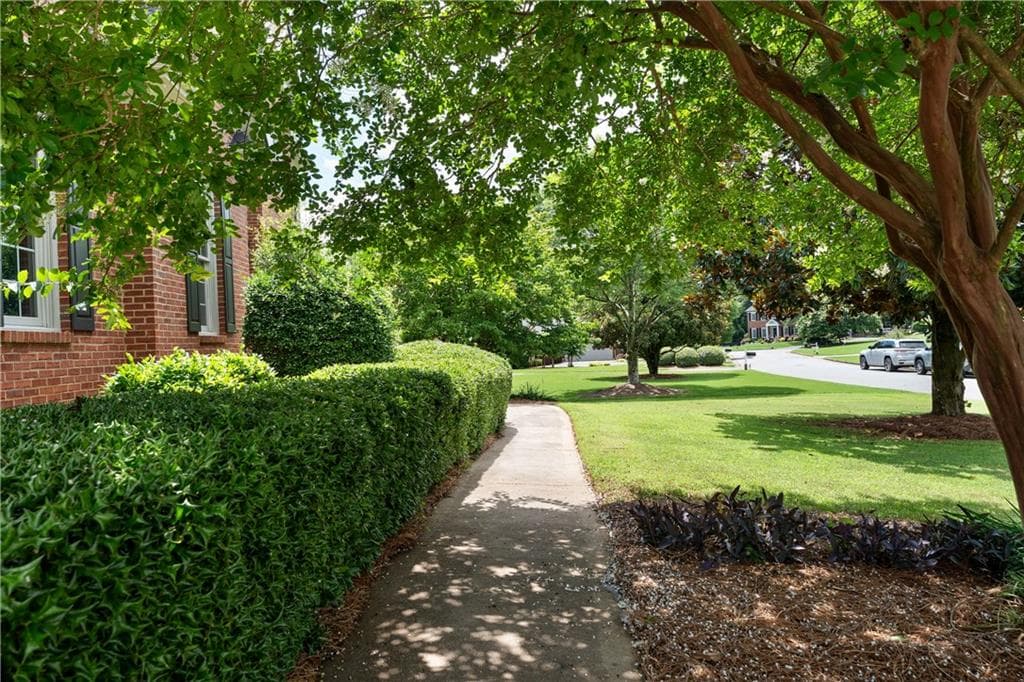 4 bedroom, 4 bathroom, 2,503 sq ft single family residence for sale at 8 Limerick Court, Cartersville, GA 30120 — photo 3