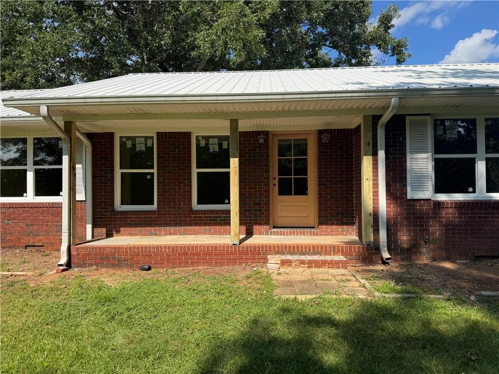 3 bedroom, 2 bathroom, 1,898 sq ft single family residence under contract at 1049 Ben Higgins Road, Dahlonega, GA 30533 — photo 2