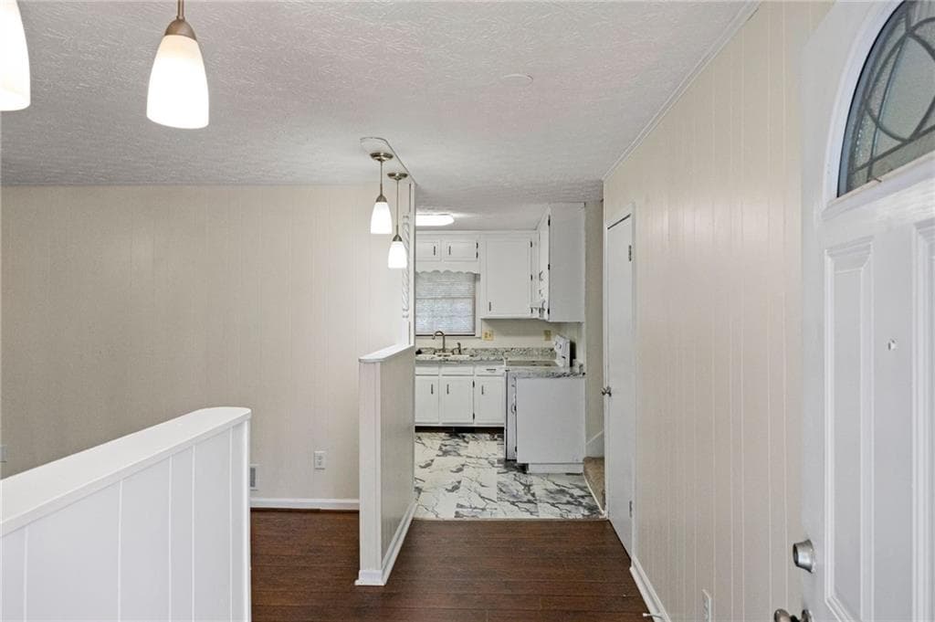 3 bedroom, 2 bathroom, 1,404 sq ft single family residence for sale at 4220 Terrace Drive, Acworth, GA 30101 — photo 4