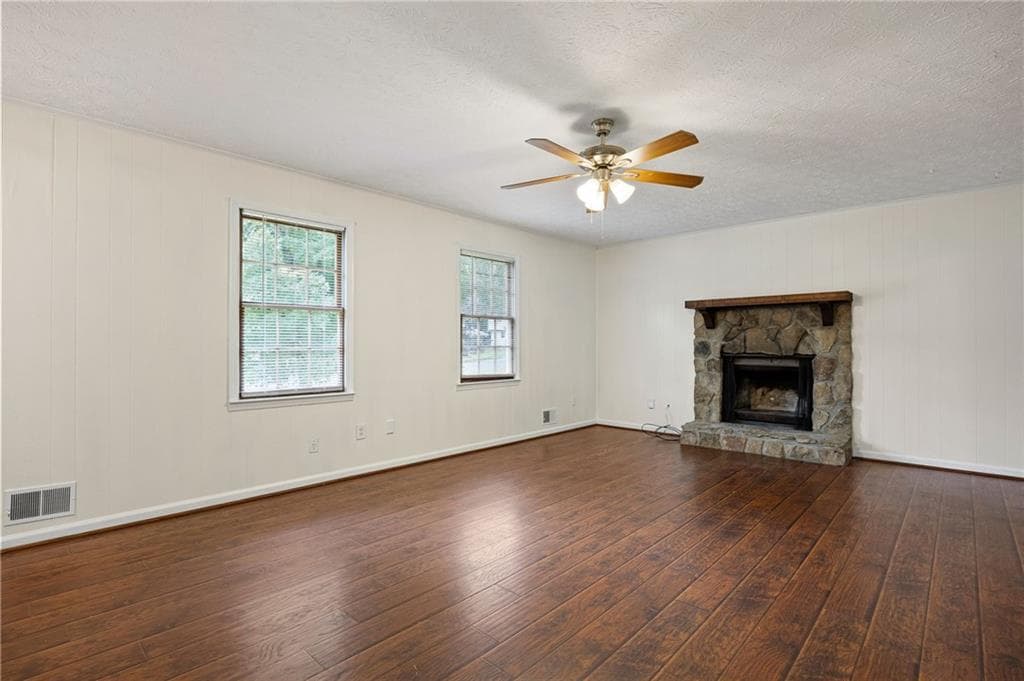 3 bedroom, 2 bathroom, 1,404 sq ft single family residence for sale at 4220 Terrace Drive, Acworth, GA 30101 — photo 6