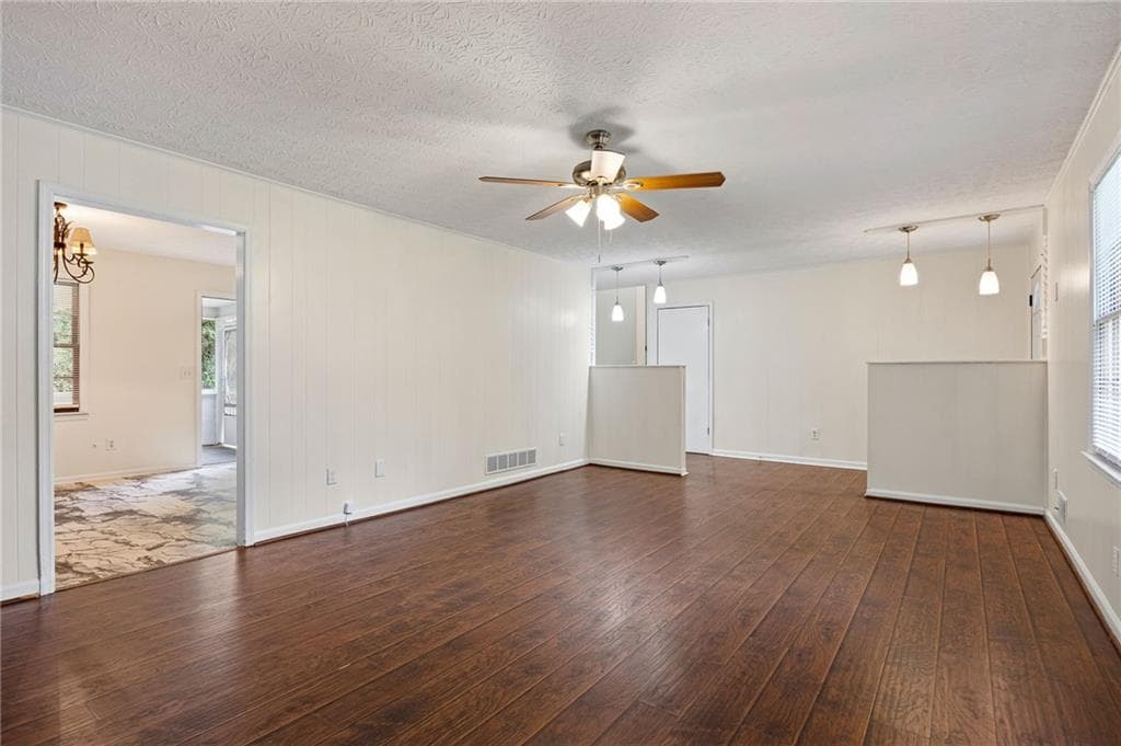 3 bedroom, 2 bathroom, 1,404 sq ft single family residence for sale at 4220 Terrace Drive, Acworth, GA 30101 — photo 9
