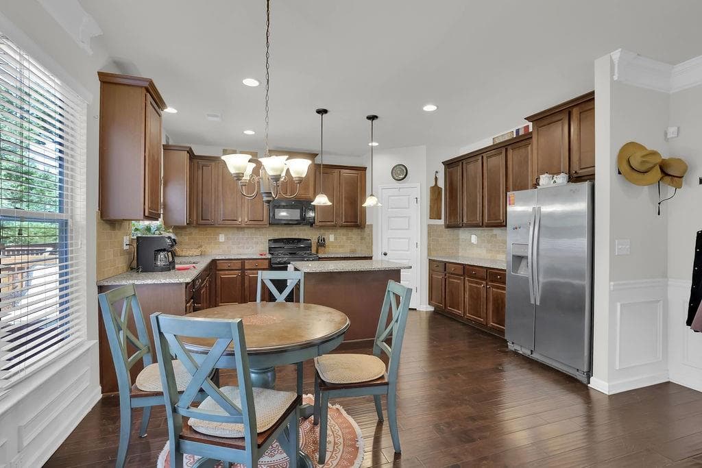 5 bedroom, 4 bathroom, 3,038 sq ft single family residence for sale at 6120 Stillwood Lane, Cumming, GA 30041 — photo 9