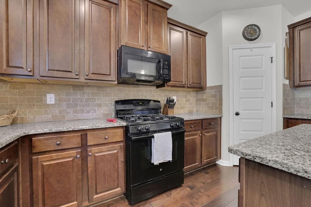 5 bedroom, 4 bathroom, 3,038 sq ft single family residence for sale at 6120 Stillwood Lane, Cumming, GA 30041 — photo 10