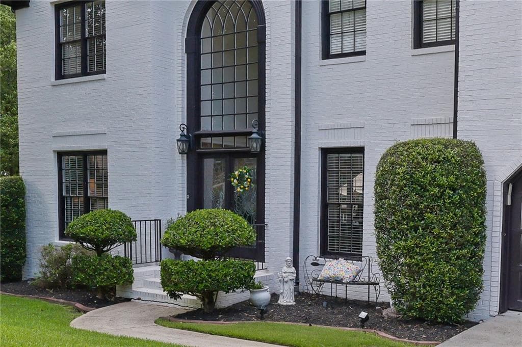5 bedroom, 4 bathroom, 3,068 sq ft single family residence for sale at 3160 Birchton Street, Johns Creek, GA 30022 — photo 3