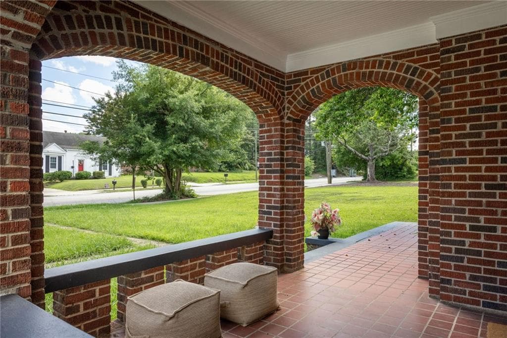 4 bedroom, 3 bathroom, 1,991 sq ft single family residence under contract at 1377 MLK Jr. Drive, Atlanta, GA 30314 — photo 2