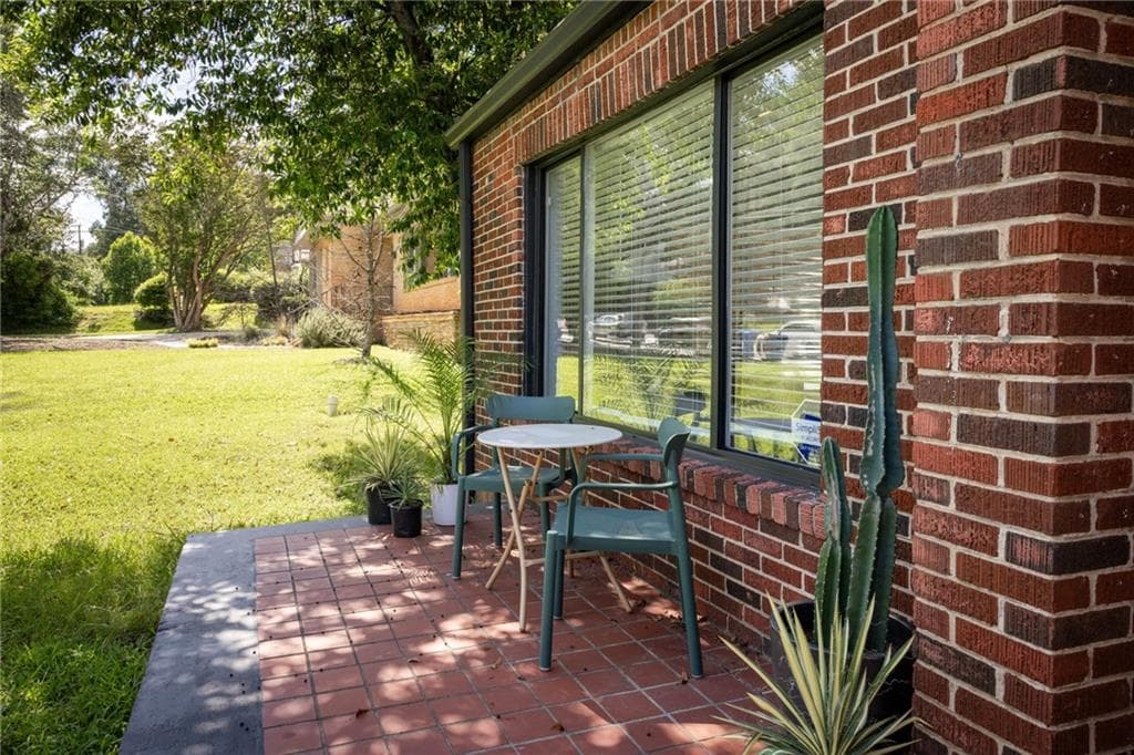 4 bedroom, 3 bathroom, 1,991 sq ft single family residence under contract at 1377 MLK Jr. Drive, Atlanta, GA 30314 — photo 4
