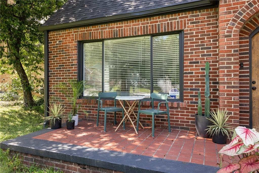 4 bedroom, 3 bathroom, 1,991 sq ft single family residence under contract at 1377 MLK Jr. Drive, Atlanta, GA 30314 — photo 5