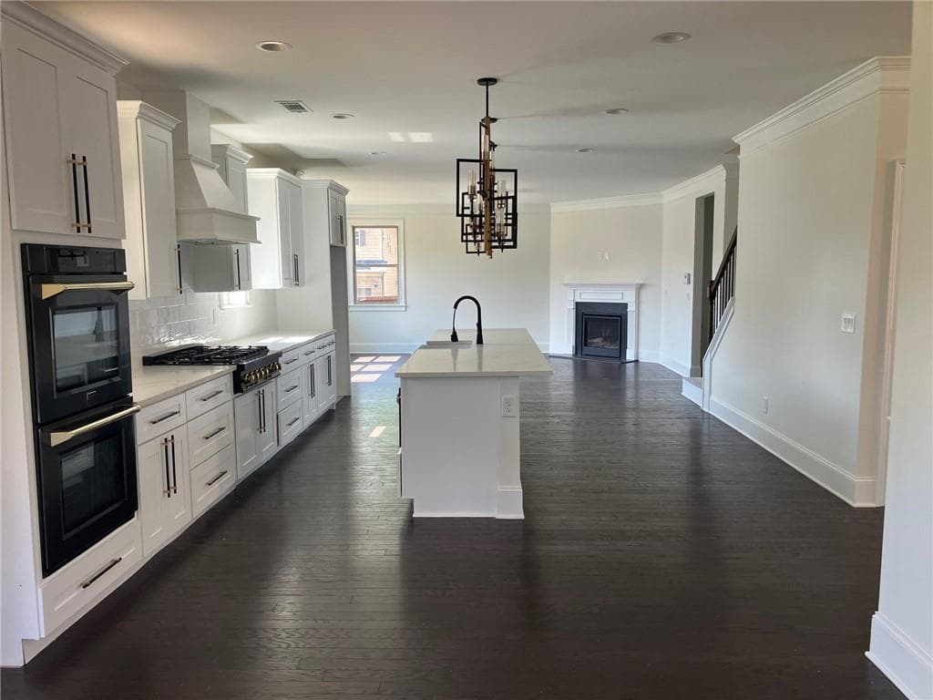 6 bedroom, 4 bathroom, 3,648 sq ft single family residence for sale at 301 Lowell Street, Atlanta, GA 30331 — photo 3