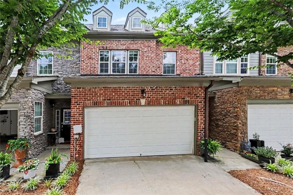 3 bedroom, 4 bathroom, 2,805 sq ft townhouse under contract at 3780 Ashford Creek Avenue, Brookhaven, GA 30319
