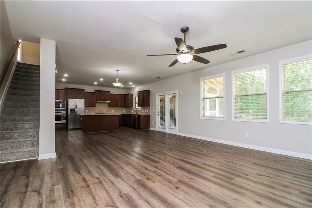 4 bedroom, 4 bathroom, 3,349 sq ft single family residence under contract at 4884 Sydney Lane, Marietta, GA 30066 — photo 4