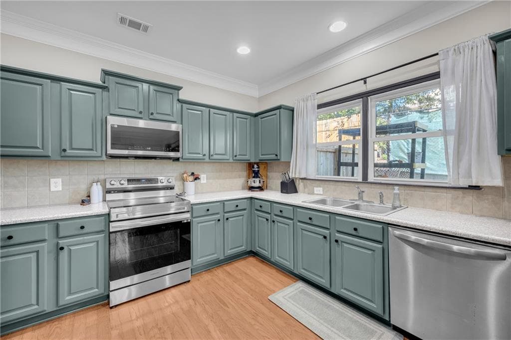 3 bedroom, 3 bathroom, 2,200 sq ft townhouse for sale at 168 Constitution Boulevard 12, Lawrenceville, GA 30046 — photo 10