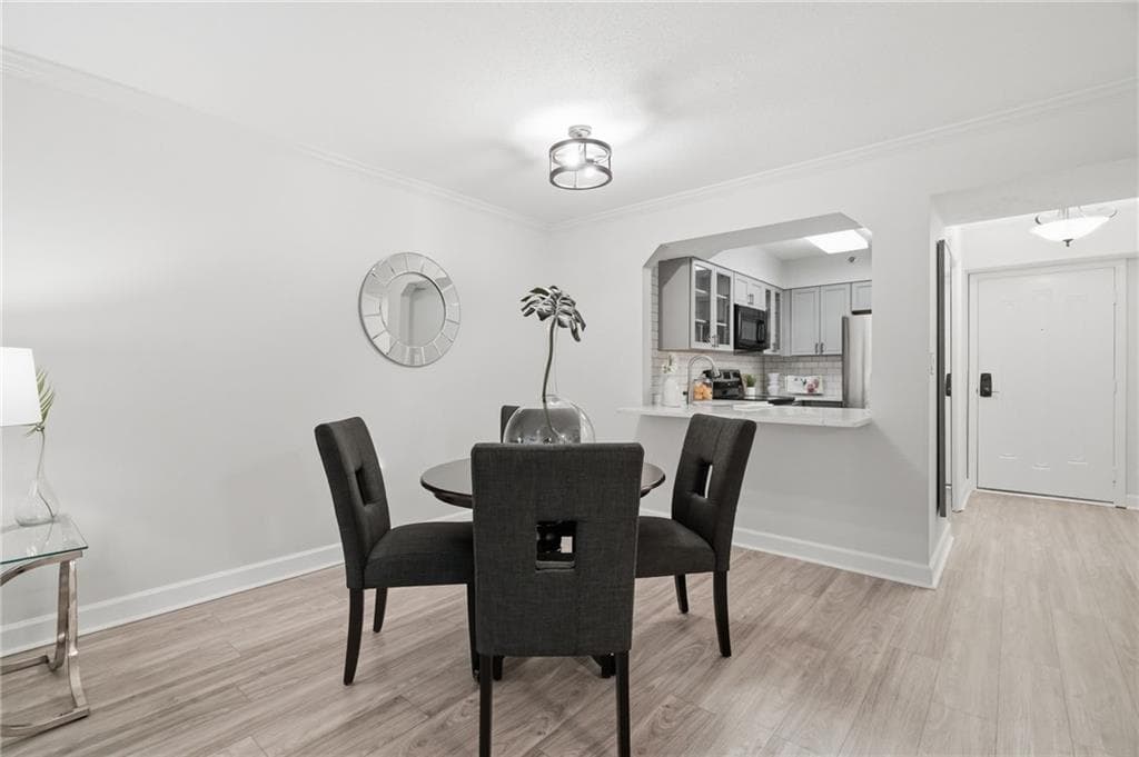 1 bedroom, 1 bathroom, 807 sq ft condominium for sale at 2870 Pharr Court South 207, Atlanta, GA 30305 — photo 5