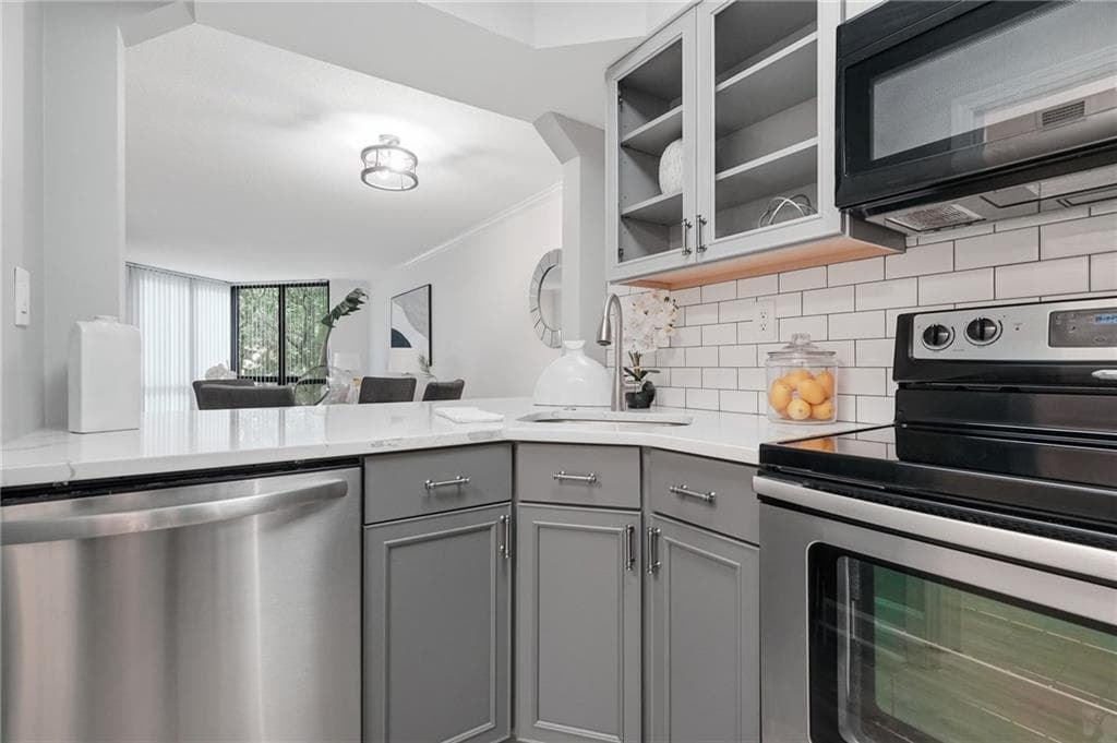 1 bedroom, 1 bathroom, 807 sq ft condominium for sale at 2870 Pharr Court South 207, Atlanta, GA 30305 — photo 9