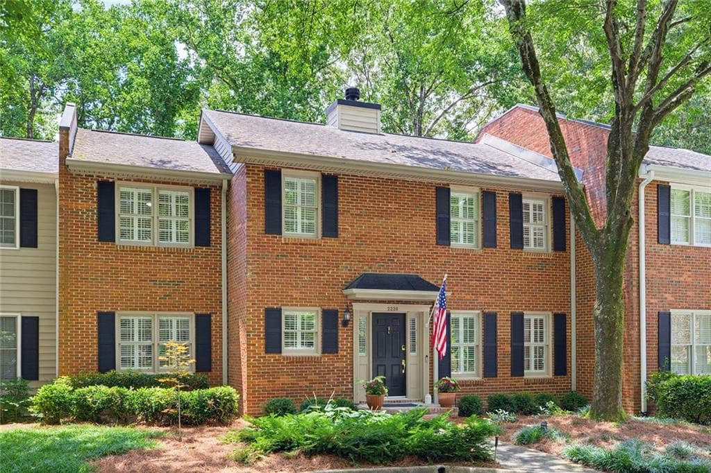 4 bedroom, 3 bathroom, 2,153 sq ft townhouse under contract at 2236 Bohler Road, Atlanta, GA 30327 — photo 2