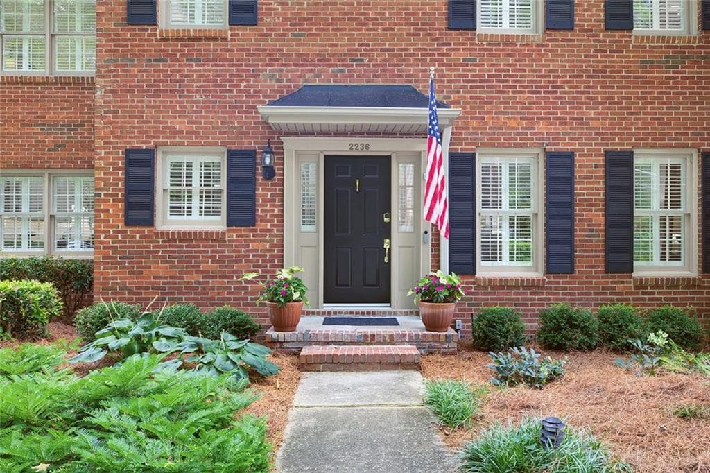 4 bedroom, 3 bathroom, 2,153 sq ft townhouse under contract at 2236 Bohler Road, Atlanta, GA 30327 — photo 3