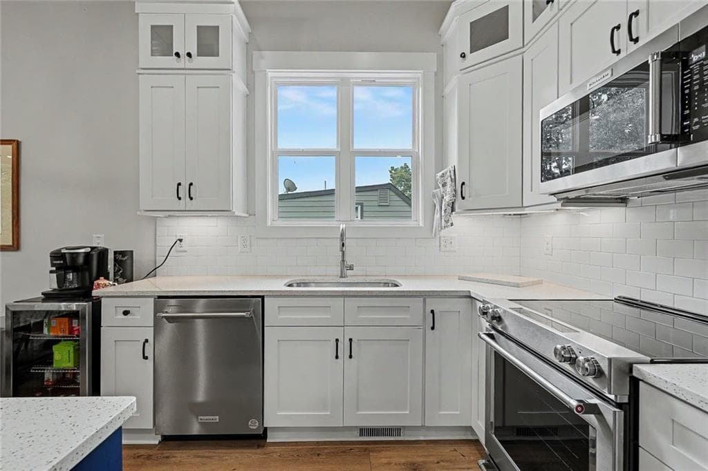 3 bedroom, 2 bathroom, 1,398 sq ft single family residence for sale at 224 Lakeshore Circle, Acworth, GA 30101 — photo 6