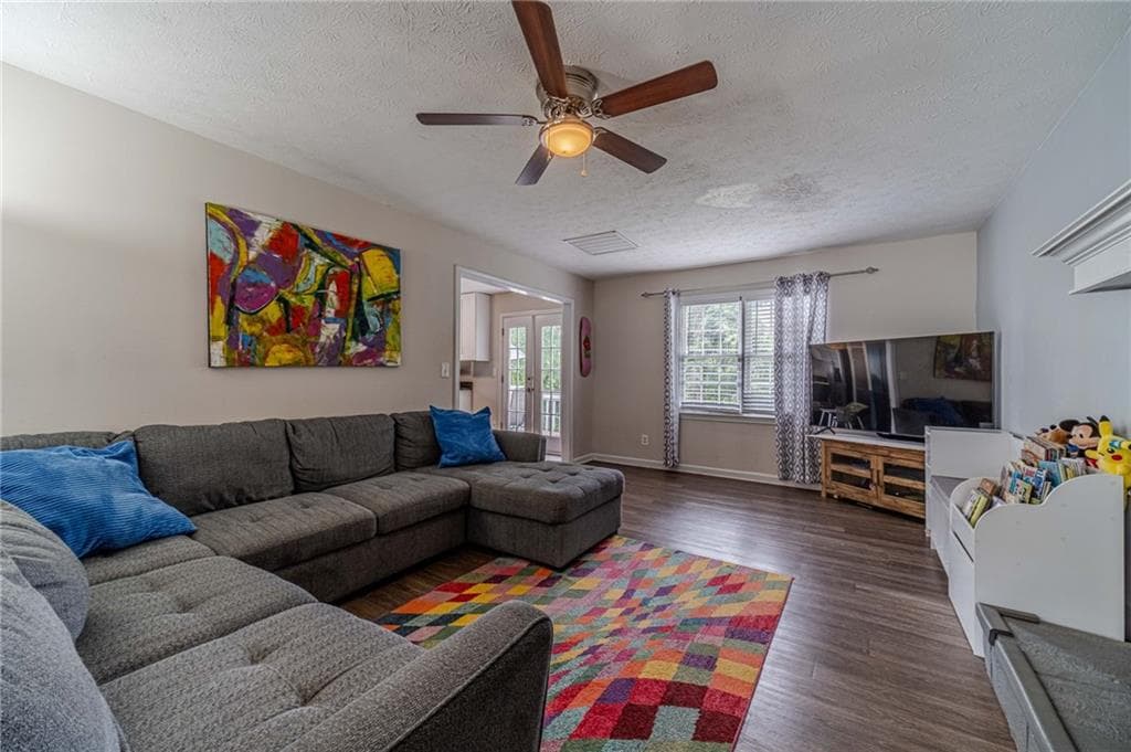 3 bedroom, 3 bathroom, 1,460 sq ft single family residence under contract at 484 Daisy Trail, Lawrenceville, GA 30046 — photo 4