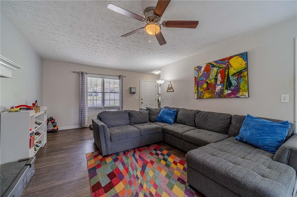 3 bedroom, 3 bathroom, 1,460 sq ft single family residence under contract at 484 Daisy Trail, Lawrenceville, GA 30046 — photo 5
