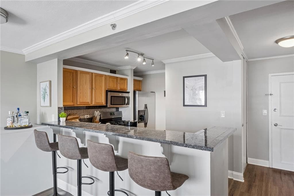 1 bedroom, 1 bathroom, 786 sq ft condominium under contract at 620 Peachtree Street 908, Atlanta, GA 30308 — photo 9