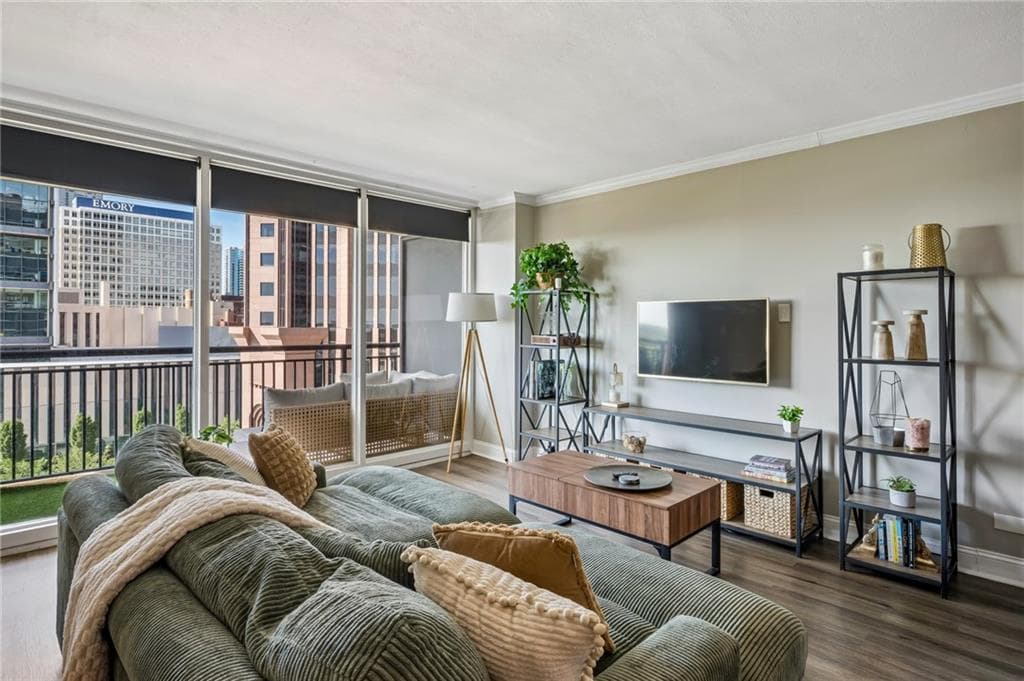 1 bedroom, 1 bathroom, 786 sq ft condominium under contract at 620 Peachtree Street 908, Atlanta, GA 30308 — photo 2