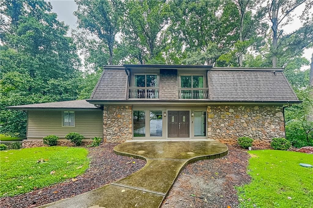 4 bedroom, 4 bathroom, 2,892 sq ft single family residence for rent at 4623 Huntridge Drive, Roswell, GA 30075 for $3,250 a month — photo 1 of 26